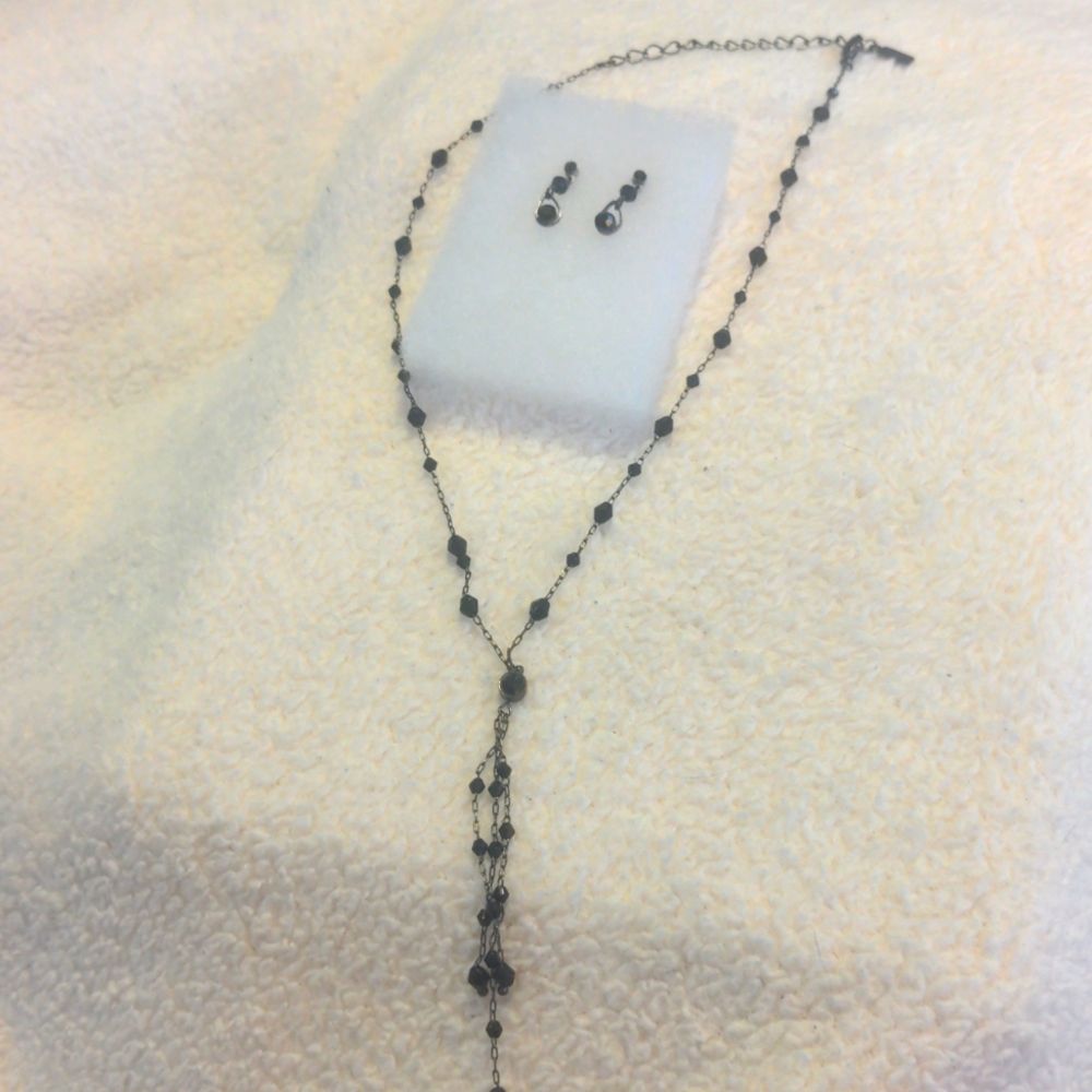Vintage 1928 Victorian Style Necklace with Earrings in Black.